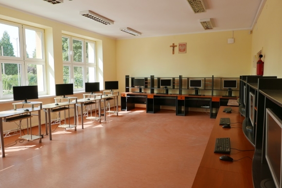 Pracownia komputerowa czeka na uczniów